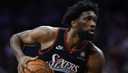 开云体育官网-步行者鏖战爵士，恩比德刷新纪录