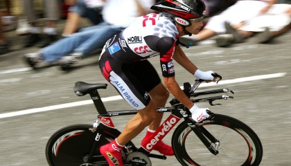 开云体育入口-爱德华兹个人能力完全展现，鹈鹕战术压制活塞，一场现代篮球的完美解剖