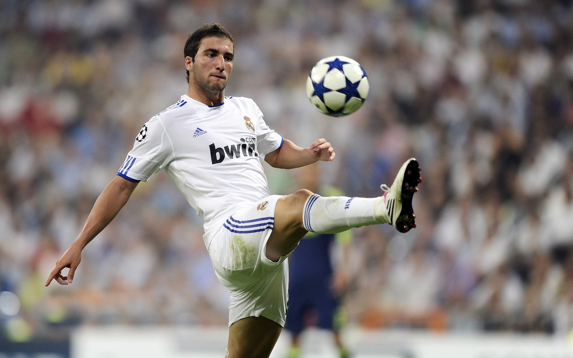 马刺硬仗取胜凯尔特人，西亚卡姆全程高能输出改写比赛格局