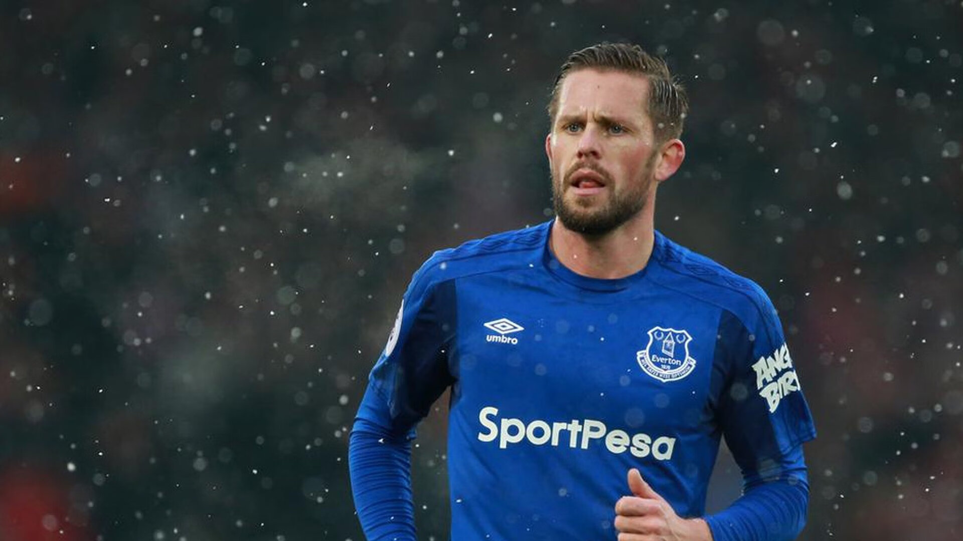 欧文一剑封喉,当艺术篮球击碎雄鹿的钢铁洪墙